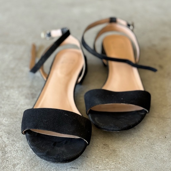 A New Day Black Sandals - Picture 3 of 6